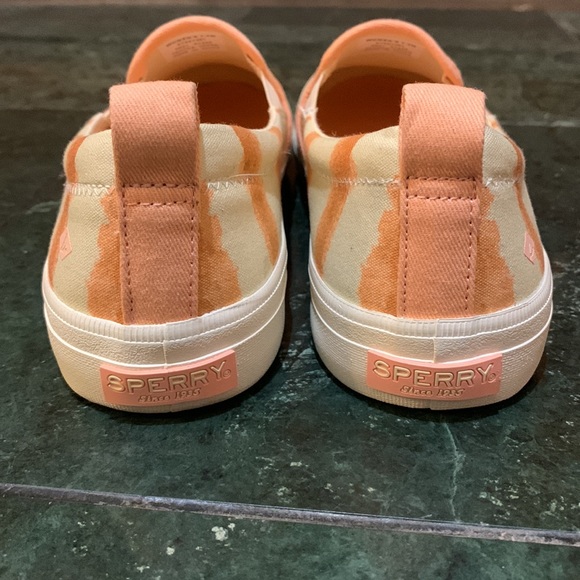 NWOT womens size 7.5 Sperry Crest slip on sneakers - Picture 2 of 4